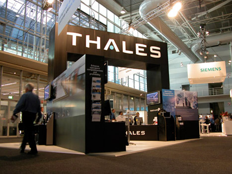 Trade show Exhibit stand Thales
debuted their brand with this bold arch stand at the entry of Hall 4 at Darling Harbour
Exhibition Centre